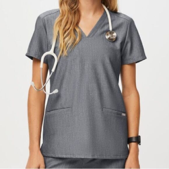 FIGS Casma Three Pocket V Neck Scrub Top - Picture 1 of 11